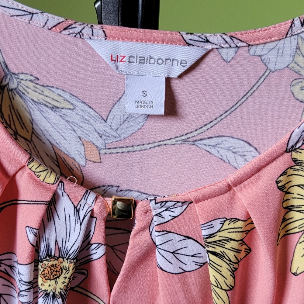 EUC Liz Claiborne size Misses S, coral colored with/yellow and white floral top